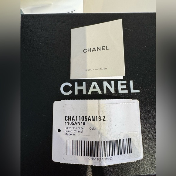 CHANEL gold chain and leather belt - Picture 4 of 5